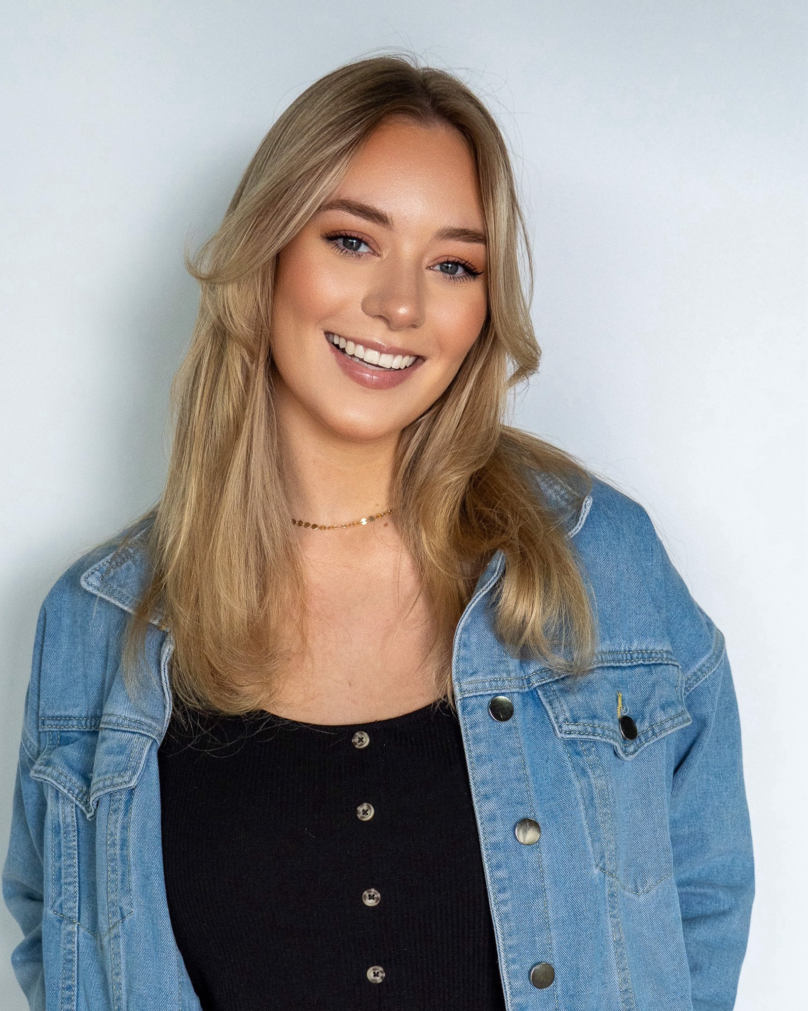 Chloe Medina, Stylist